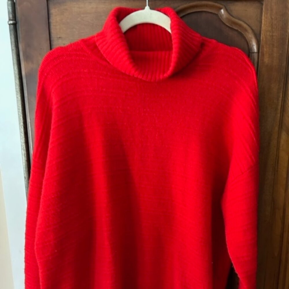Vince Camuto oversized ribbed red sweater, size M